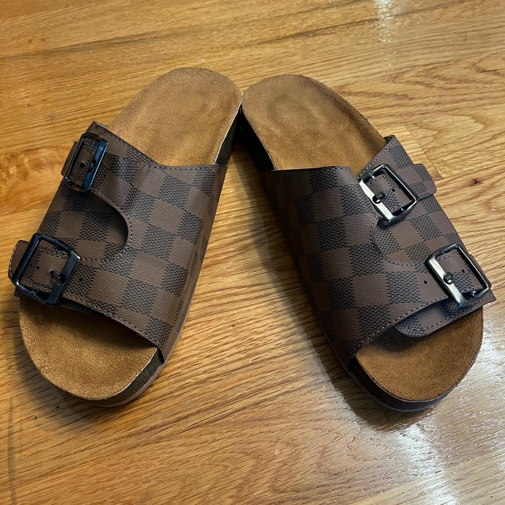 Gently Worn Sandal. Great Condition. View 4